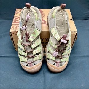 NEW Womens Keen Smokey Bear/ Tarragon Waterproof Outdoor Sandals Closed Toe 6.5